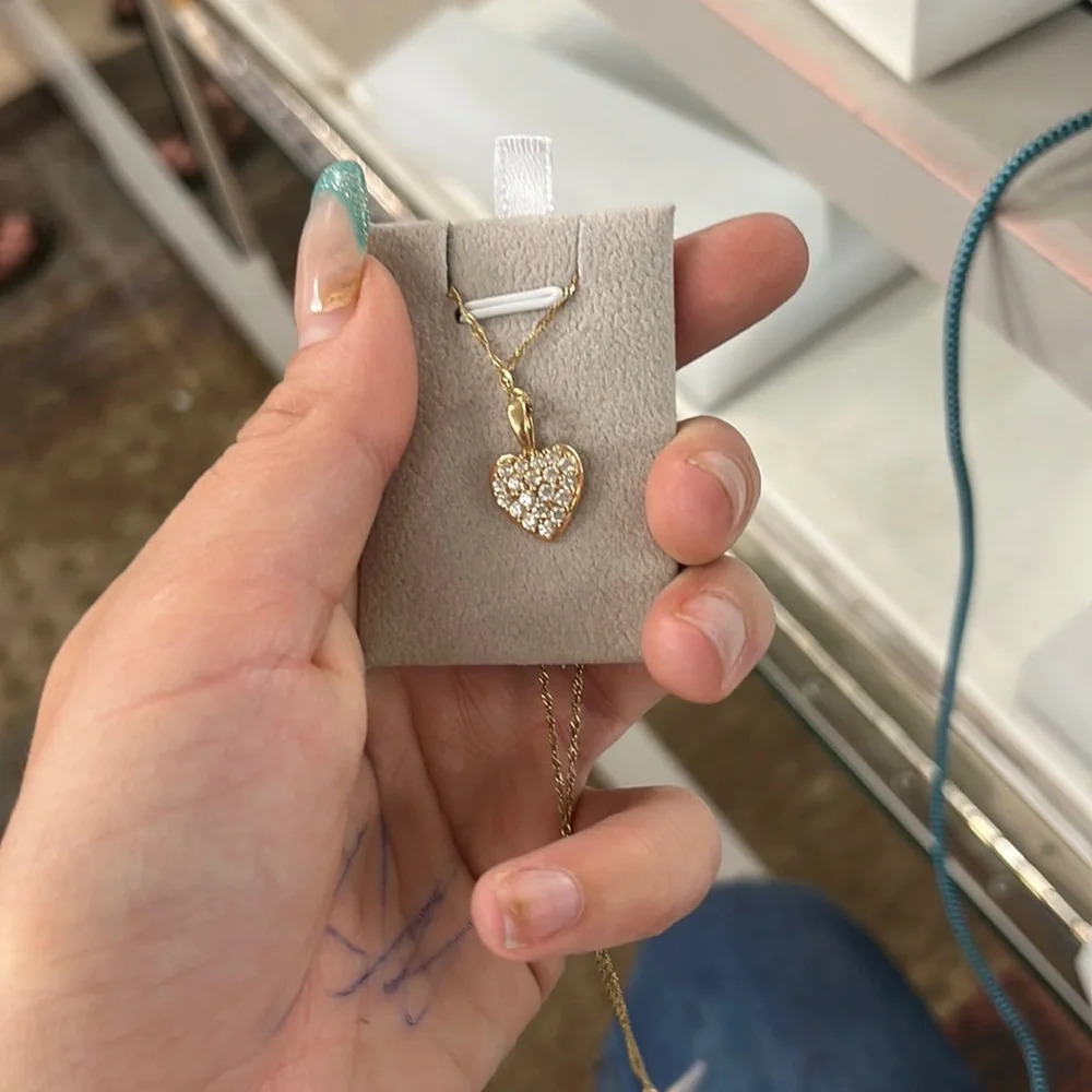 411646 126763 14k Yg 18” chain and heart pendant cz